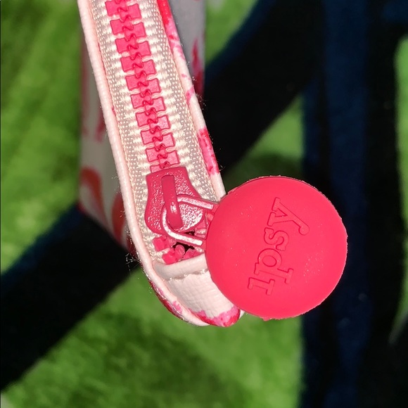 Lip Ipsy bag - Picture 2 of 3